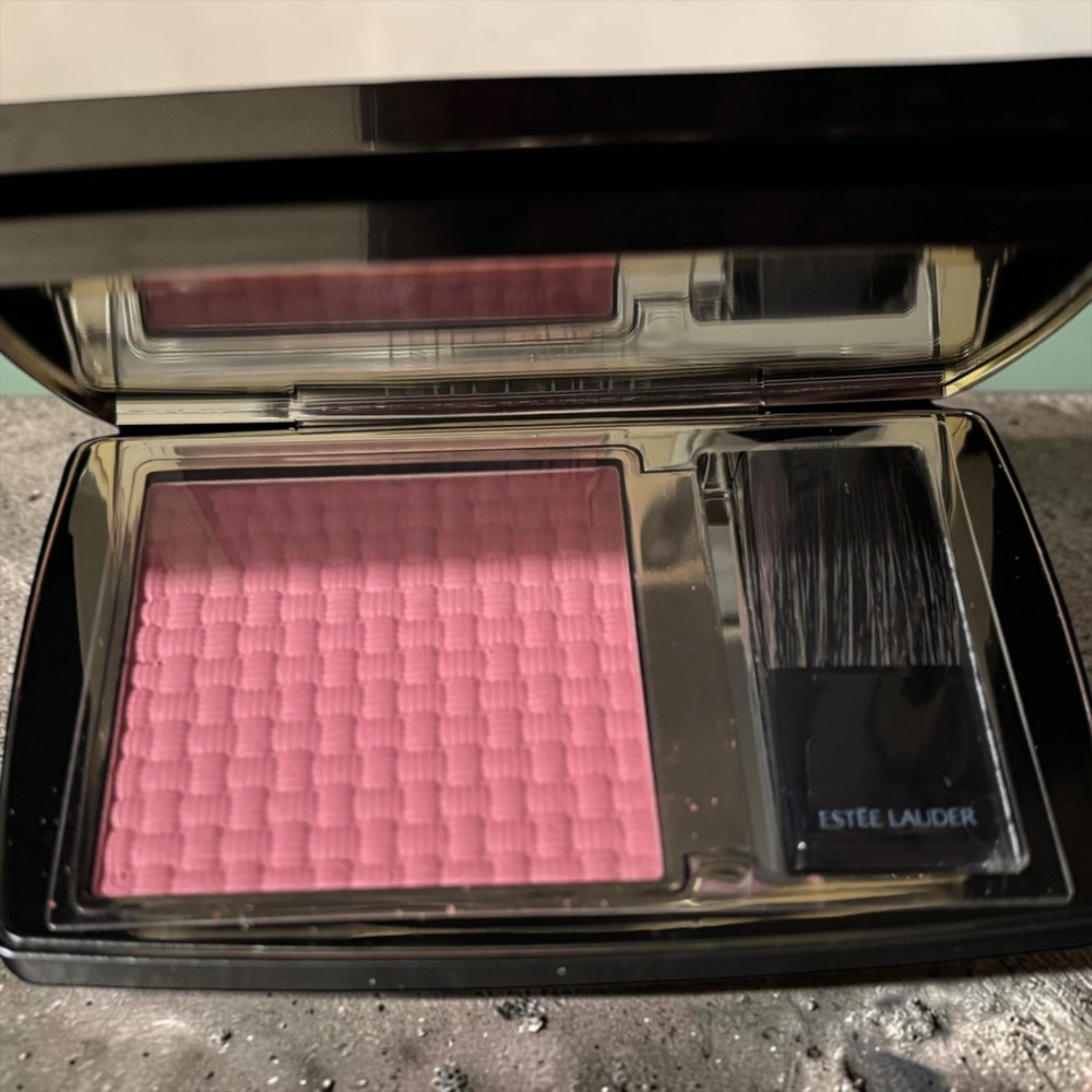 Estée Lauder The Sculpting Blush in Pink Kiss